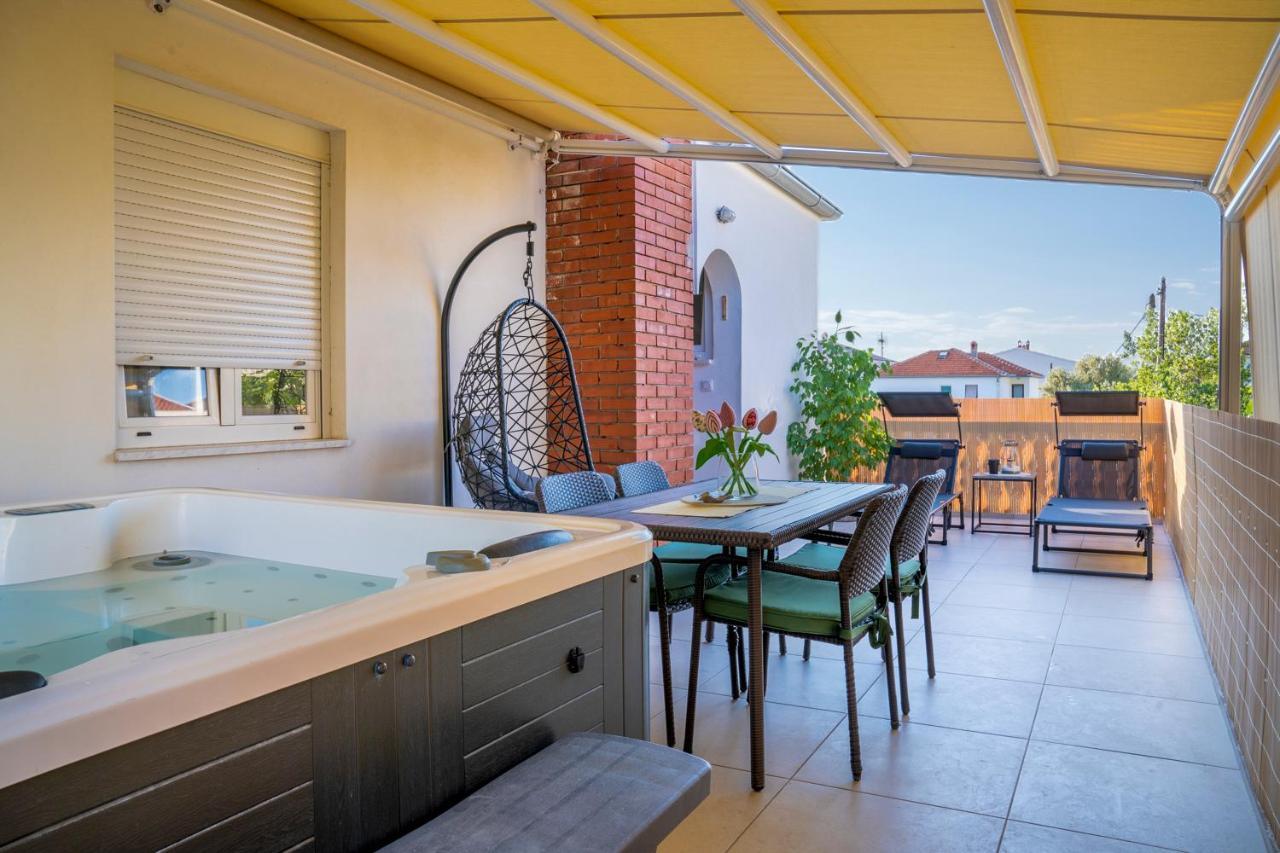 Apartment Paula With Private Jacuzzi And Parking- Near The Beach Zara Esterno foto
