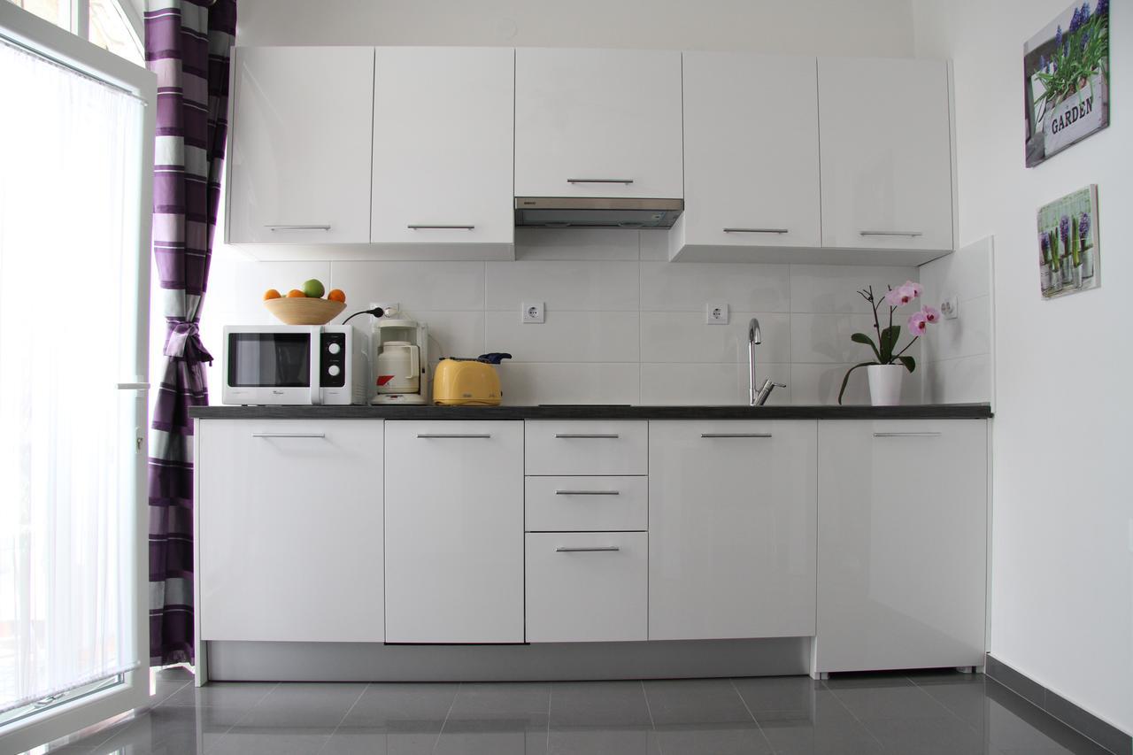 Apartment Paula With Private Jacuzzi And Parking- Near The Beach Zara Esterno foto