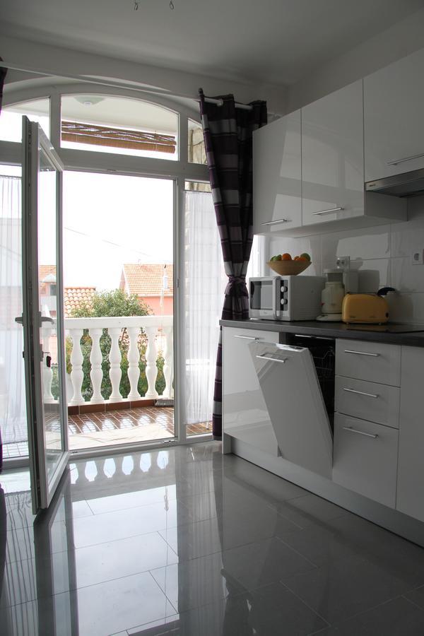 Apartment Paula With Private Jacuzzi And Parking- Near The Beach Zara Esterno foto