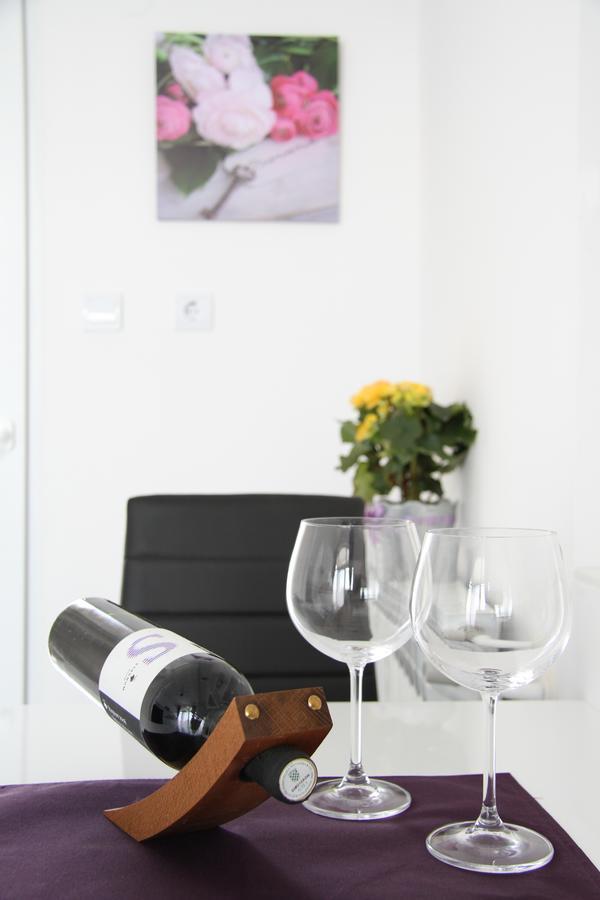 Apartment Paula With Private Jacuzzi And Parking- Near The Beach Zara Esterno foto