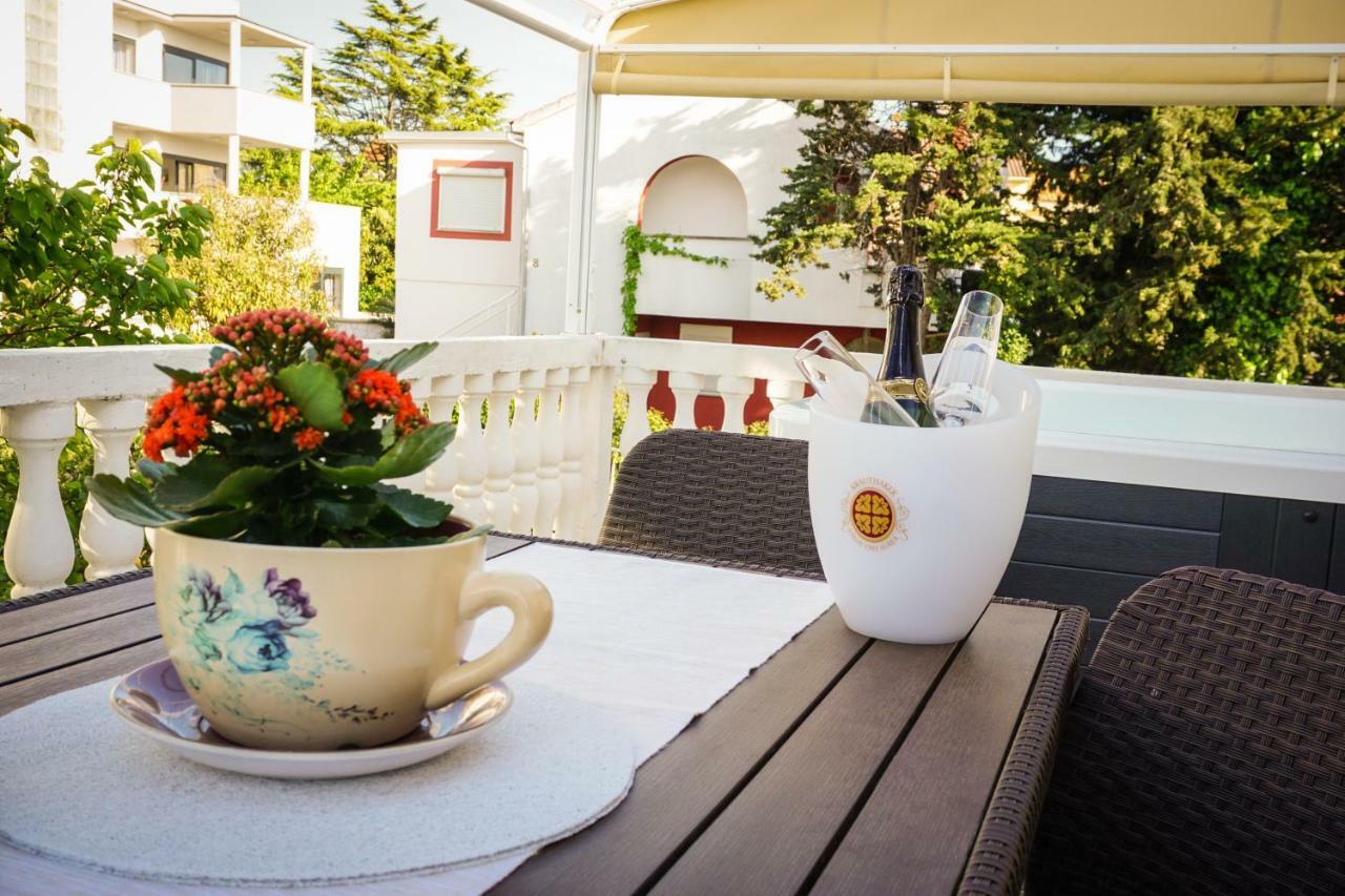 Apartment Paula With Private Jacuzzi And Parking- Near The Beach Zara Esterno foto