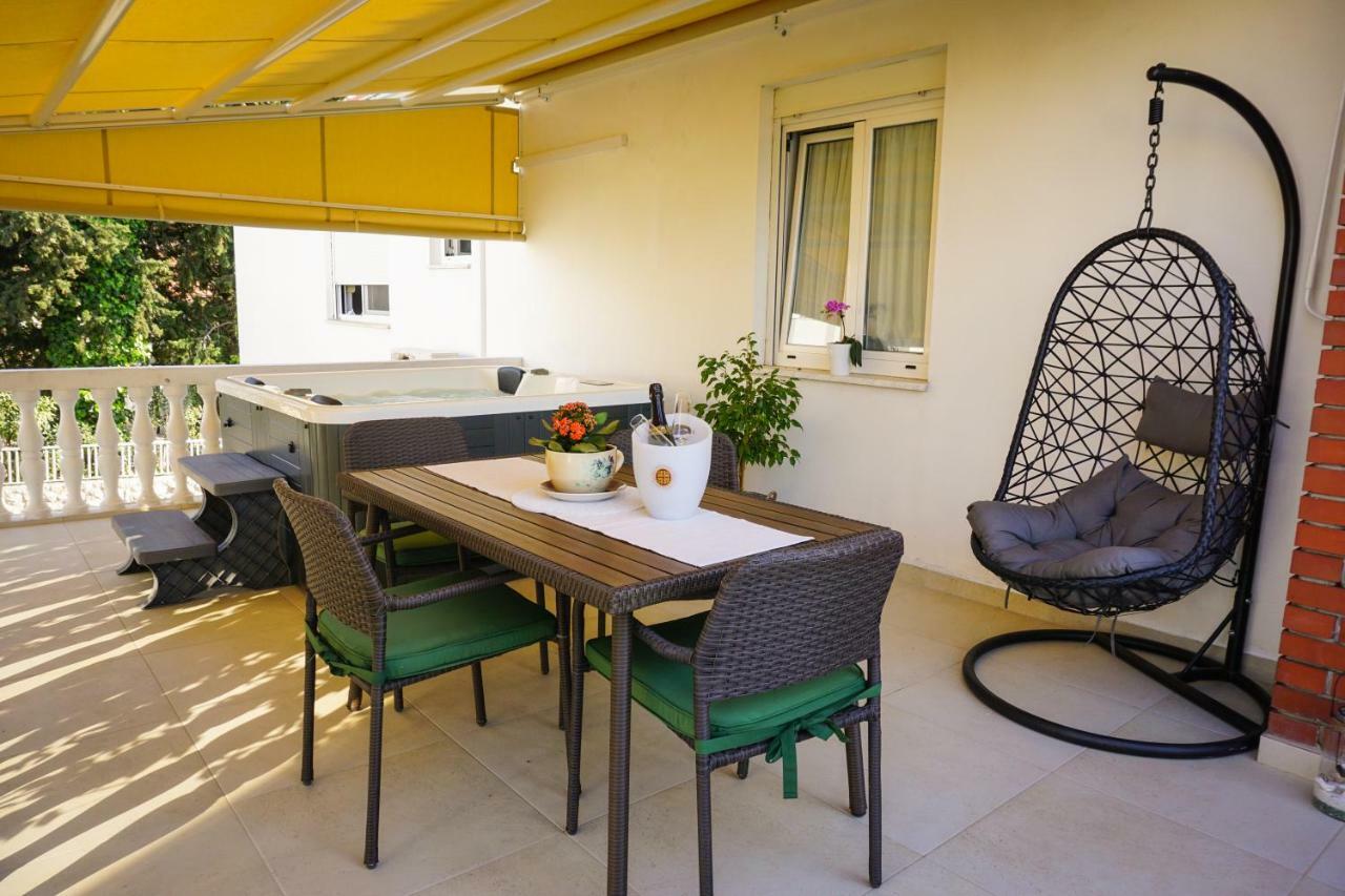 Apartment Paula With Private Jacuzzi And Parking- Near The Beach Zara Esterno foto
