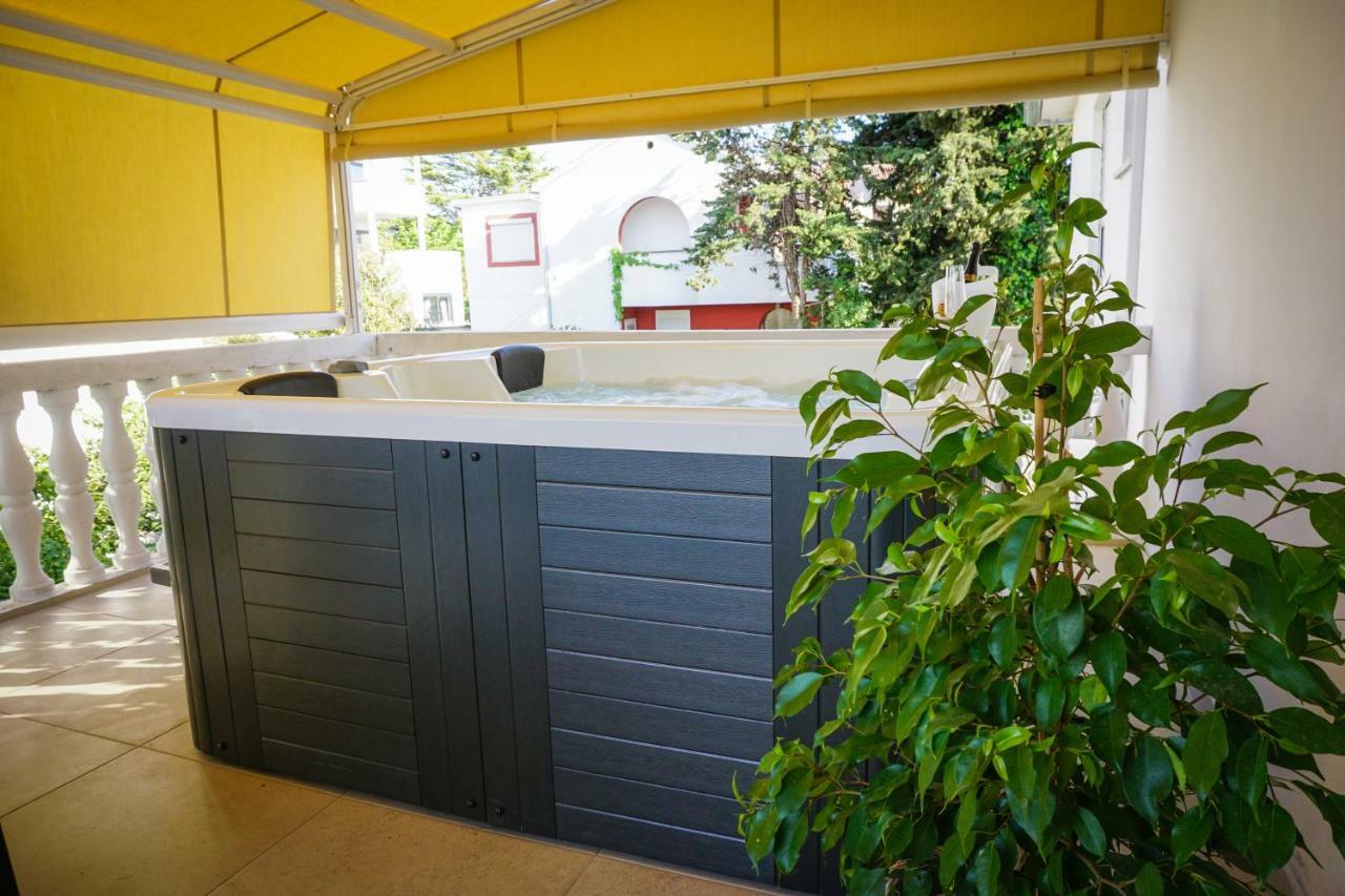 Apartment Paula With Private Jacuzzi And Parking- Near The Beach Zara Esterno foto