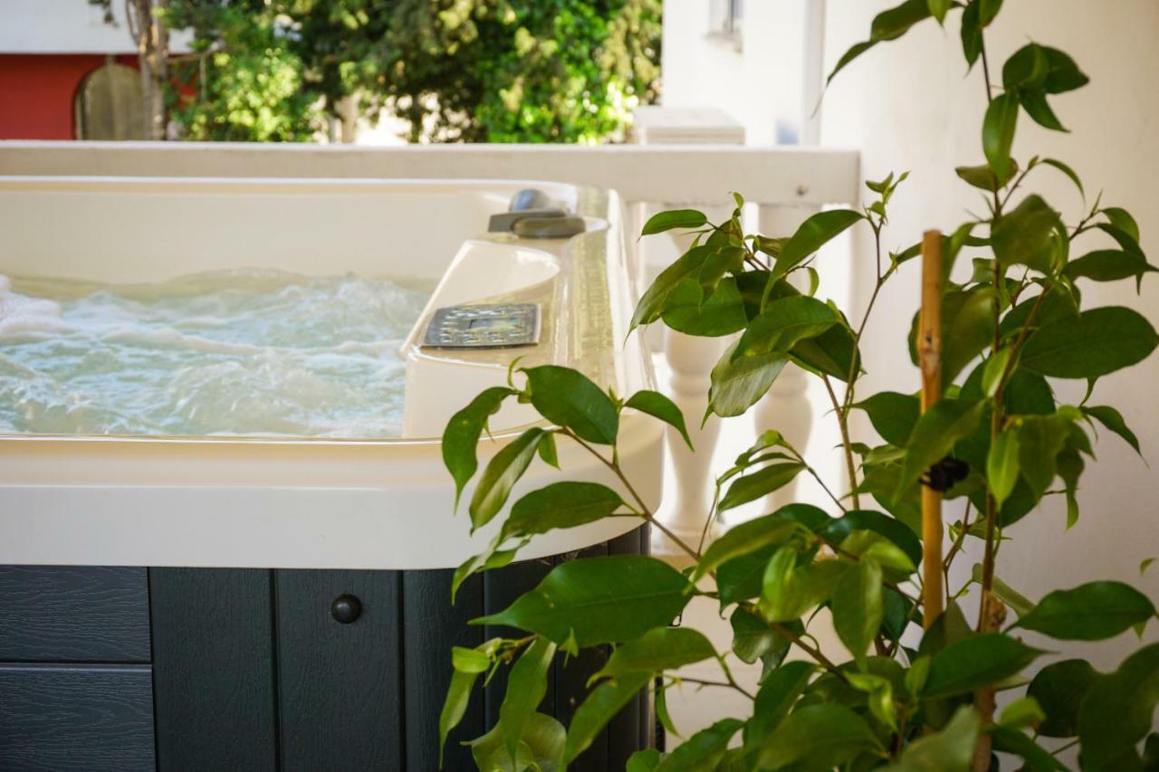 Apartment Paula With Private Jacuzzi And Parking- Near The Beach Zara Esterno foto