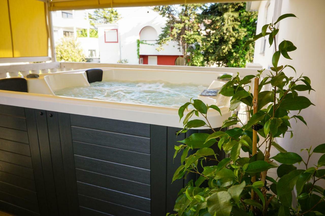 Apartment Paula With Private Jacuzzi And Parking- Near The Beach Zara Esterno foto
