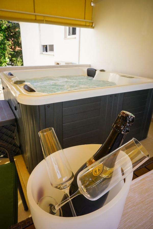 Apartment Paula With Private Jacuzzi And Parking- Near The Beach Zara Esterno foto