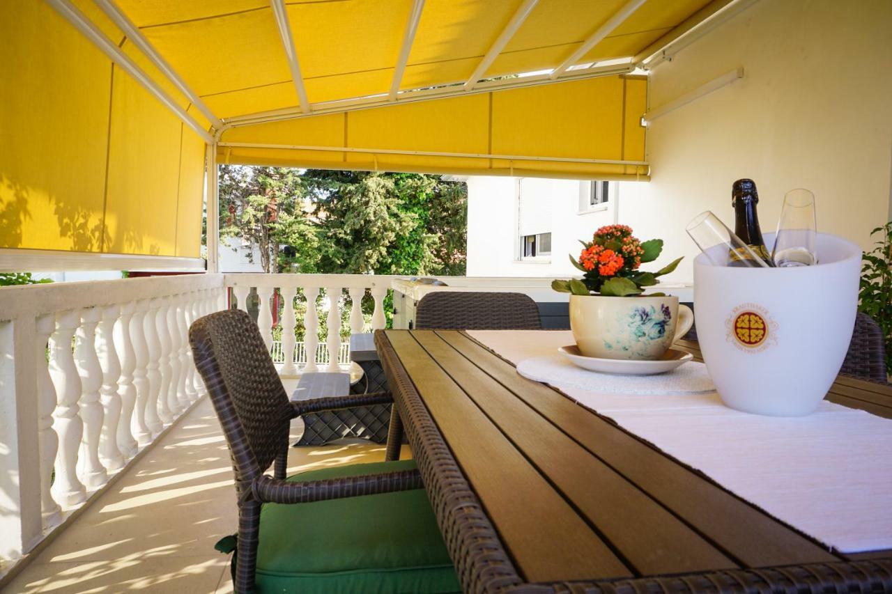 Apartment Paula With Private Jacuzzi And Parking- Near The Beach Zara Esterno foto
