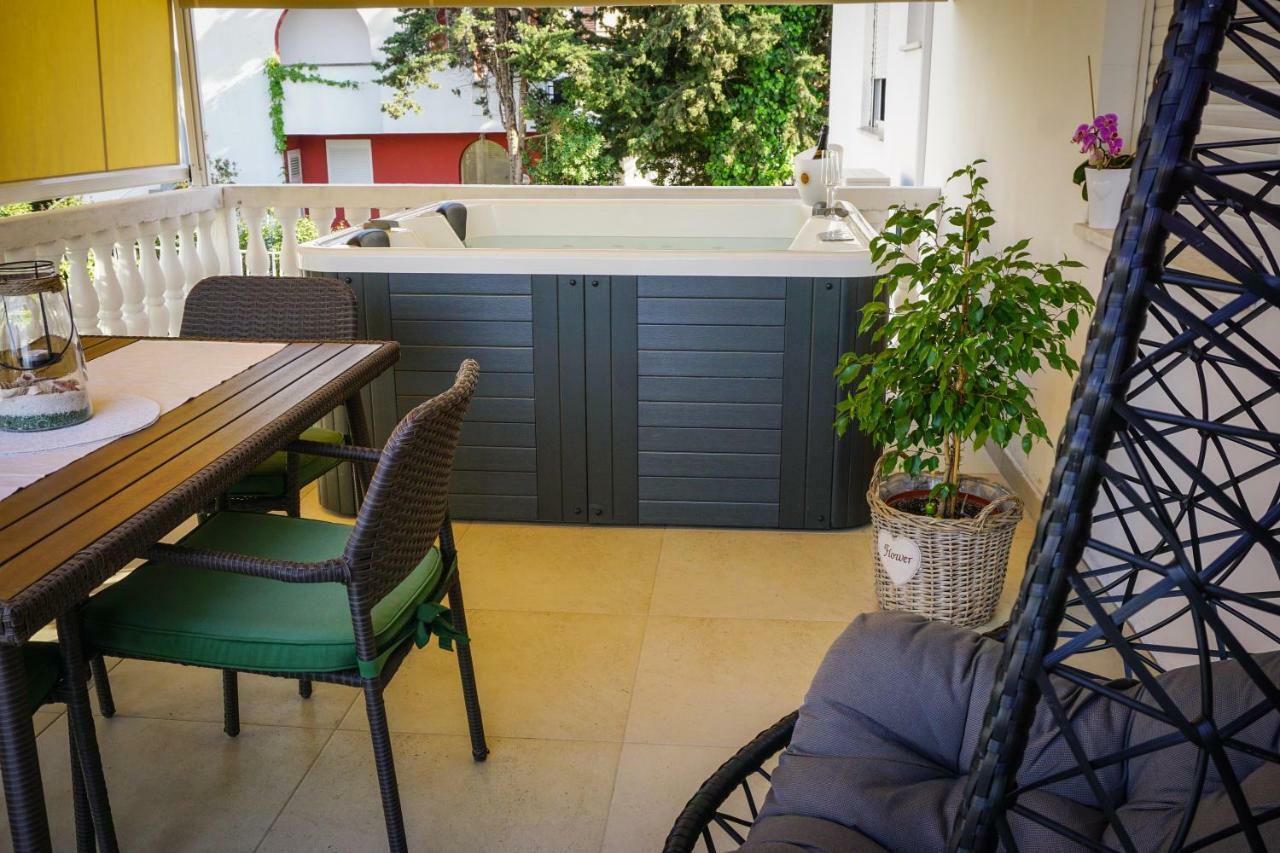 Apartment Paula With Private Jacuzzi And Parking- Near The Beach Zara Esterno foto
