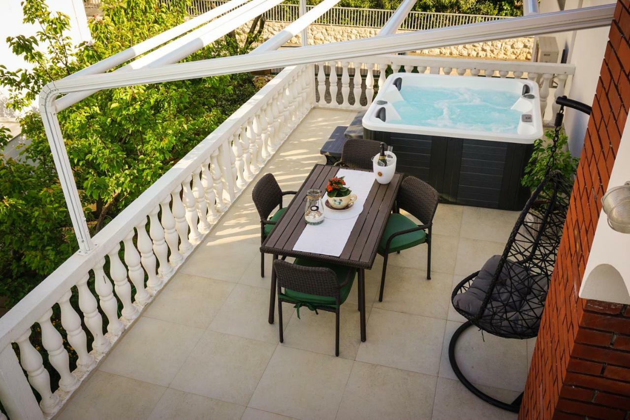 Apartment Paula With Private Jacuzzi And Parking- Near The Beach Zara Esterno foto