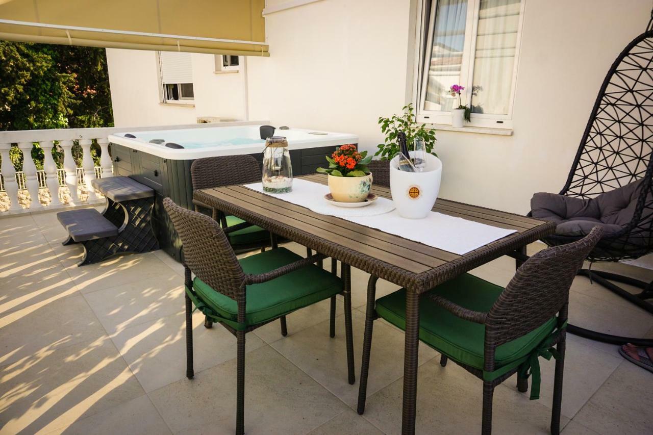 Apartment Paula With Private Jacuzzi And Parking- Near The Beach Zara Esterno foto