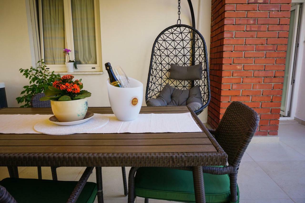 Apartment Paula With Private Jacuzzi And Parking- Near The Beach Zara Esterno foto