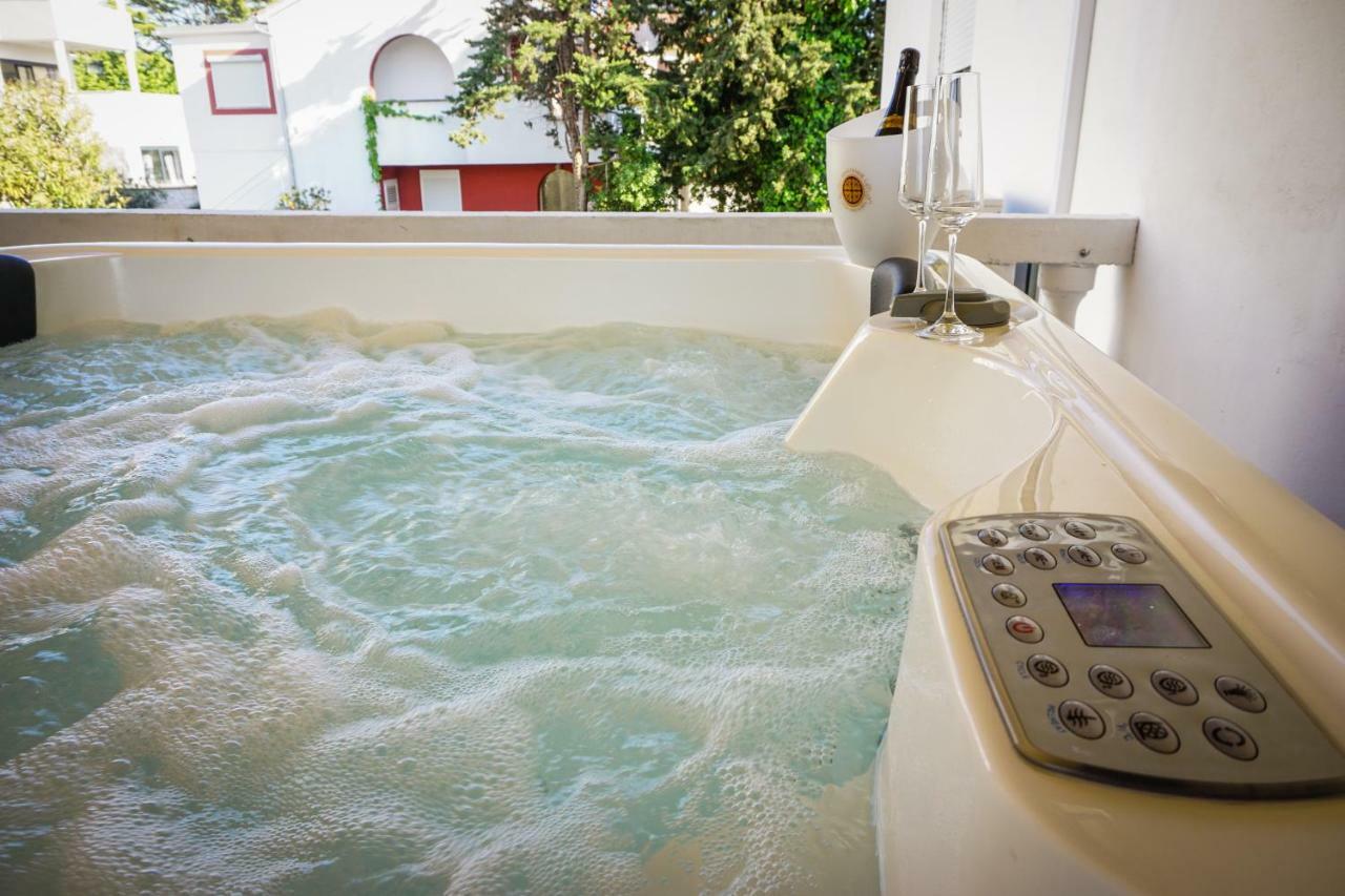 Apartment Paula With Private Jacuzzi And Parking- Near The Beach Zara Esterno foto