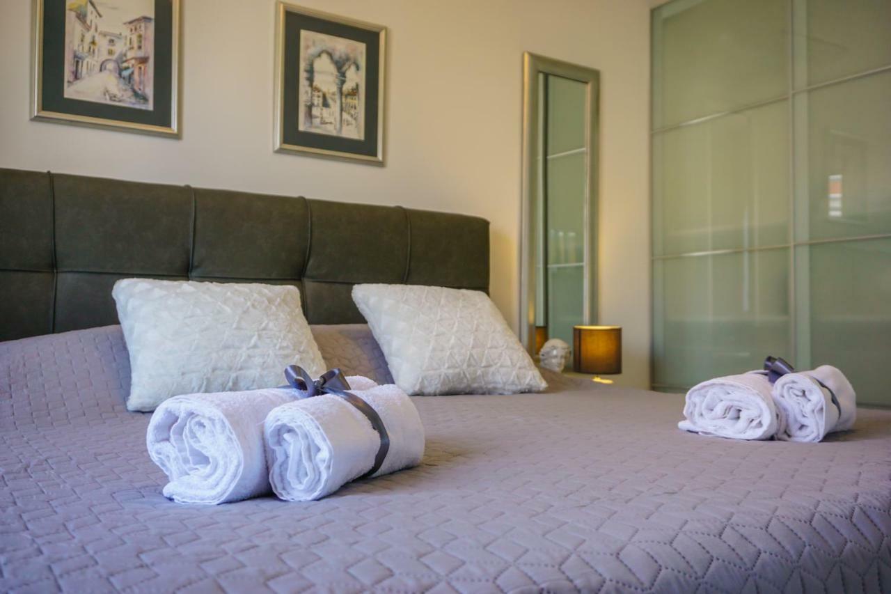 Apartment Paula With Private Jacuzzi And Parking- Near The Beach Zara Esterno foto