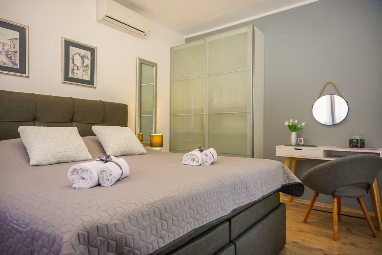 Apartment Paula With Private Jacuzzi And Parking- Near The Beach Zara Esterno foto