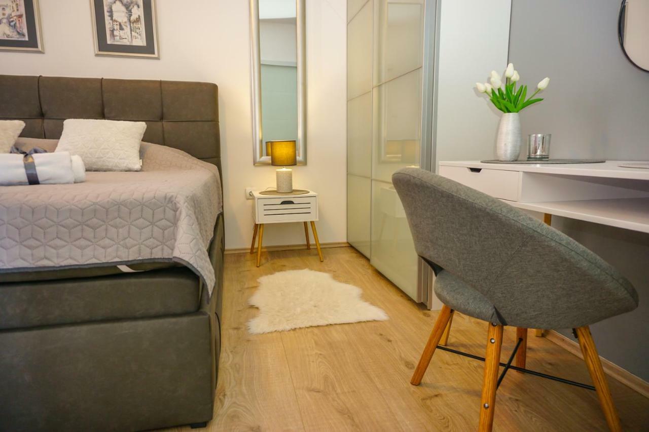 Apartment Paula With Private Jacuzzi And Parking- Near The Beach Zara Esterno foto