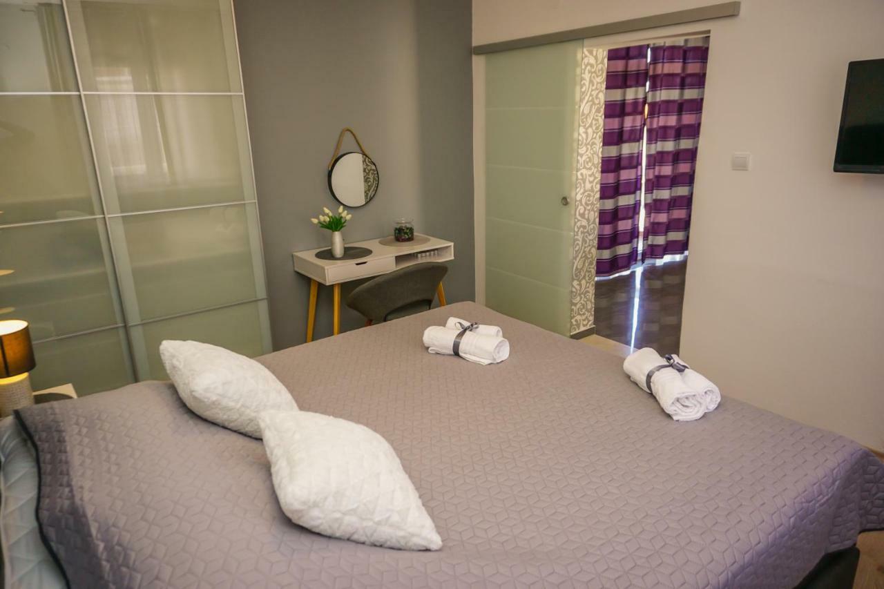 Apartment Paula With Private Jacuzzi And Parking- Near The Beach Zara Esterno foto