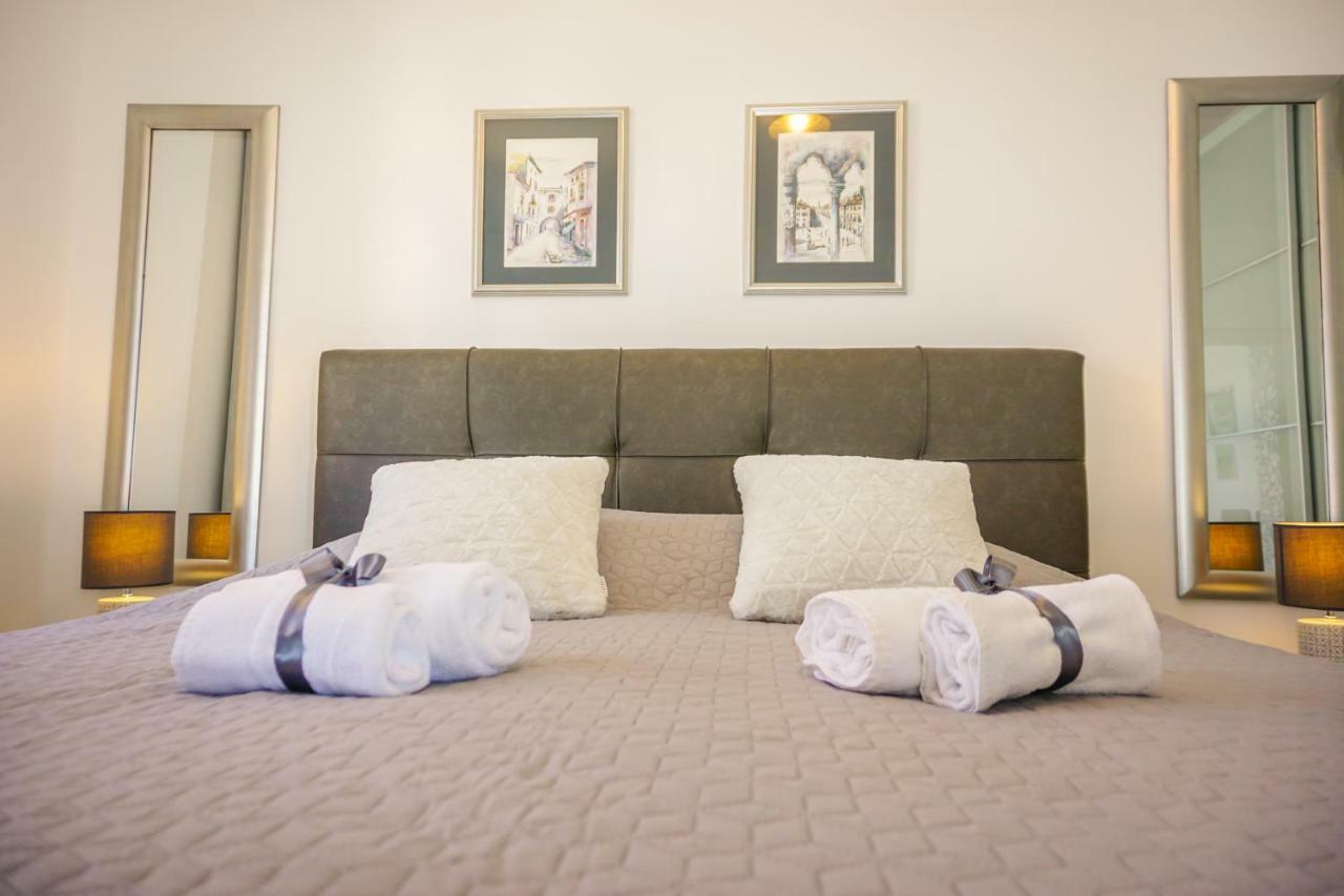 Apartment Paula With Private Jacuzzi And Parking- Near The Beach Zara Esterno foto