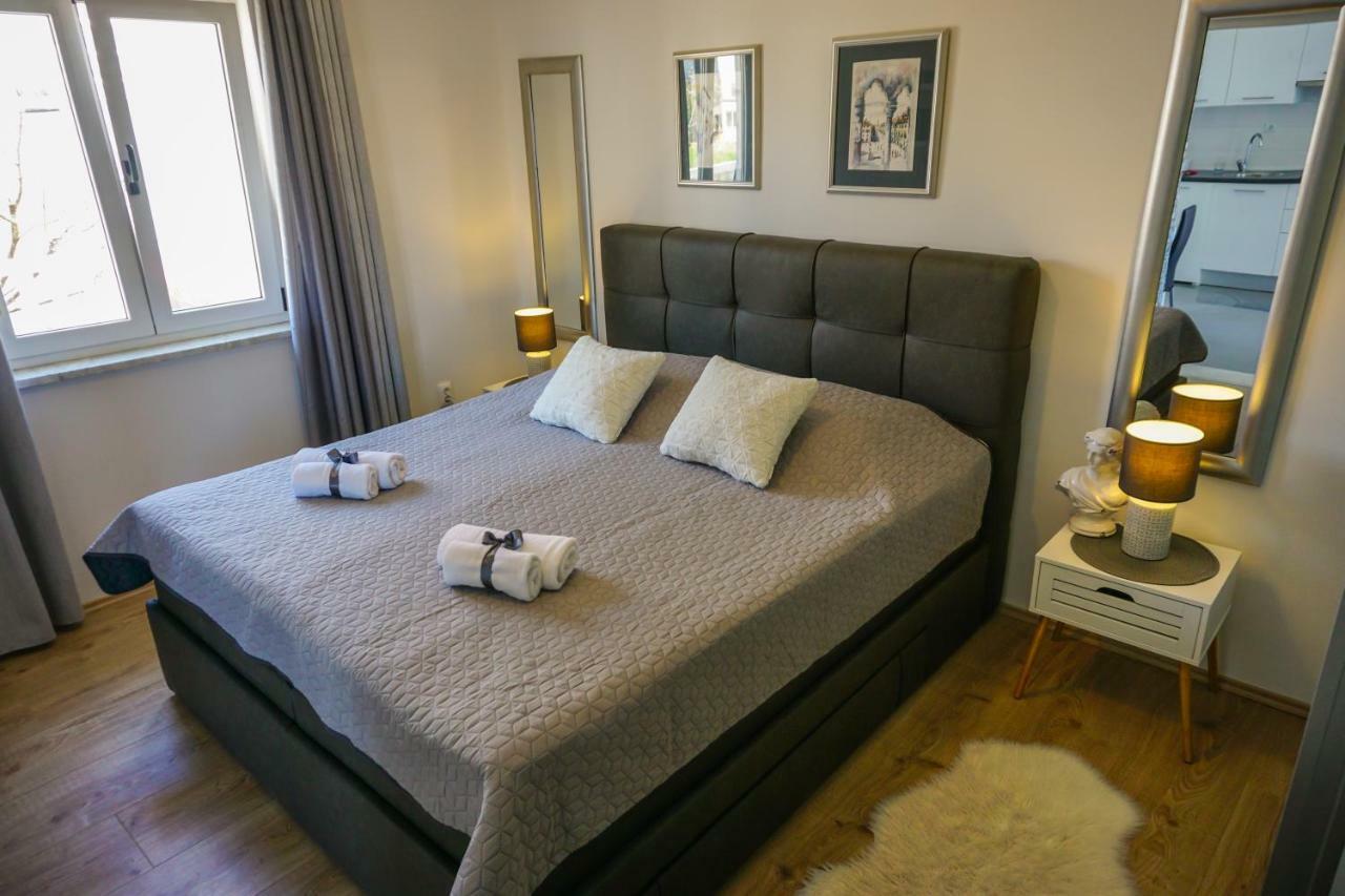 Apartment Paula With Private Jacuzzi And Parking- Near The Beach Zara Esterno foto