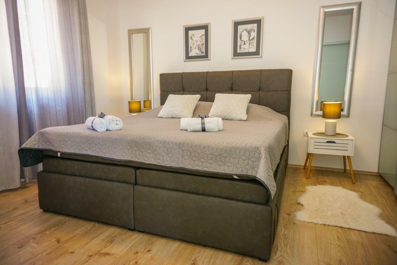 Apartment Paula With Private Jacuzzi And Parking- Near The Beach Zara Esterno foto
