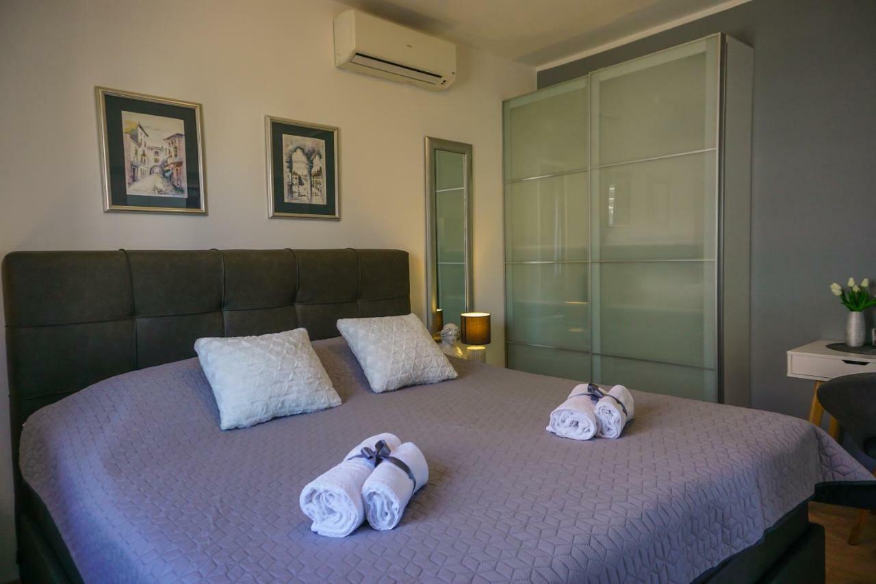 Apartment Paula With Private Jacuzzi And Parking- Near The Beach Zara Esterno foto