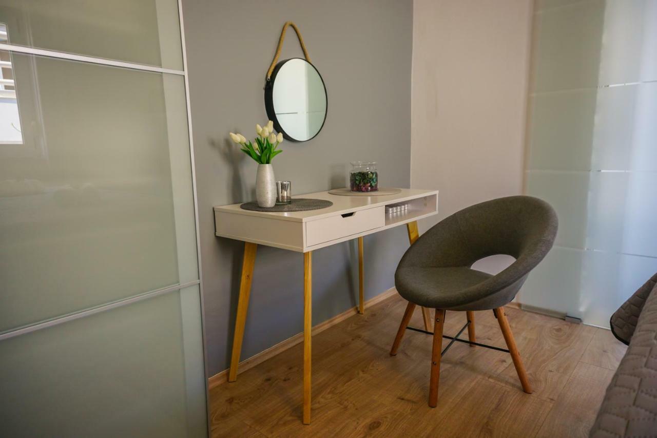 Apartment Paula With Private Jacuzzi And Parking- Near The Beach Zara Esterno foto