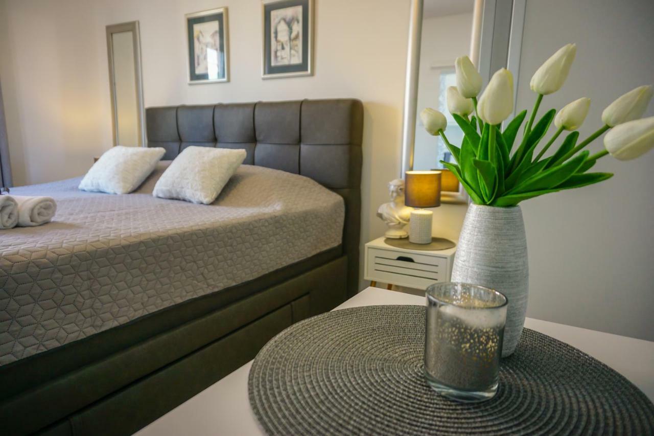 Apartment Paula With Private Jacuzzi And Parking- Near The Beach Zara Esterno foto
